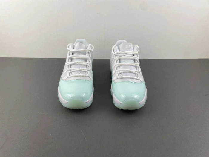 Air Jordan 11 Low “Igloo”   AH7860-103