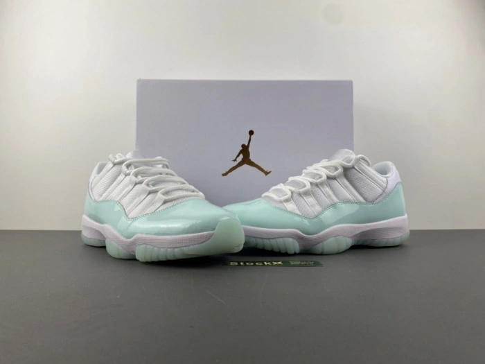 Air Jordan 11 Low “Igloo”   AH7860-103