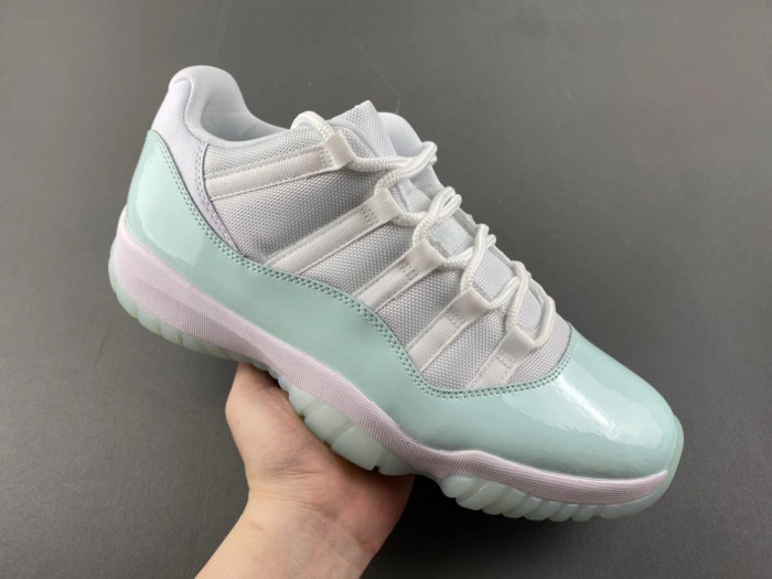 Air Jordan 11 Low “Igloo”   AH7860-103
