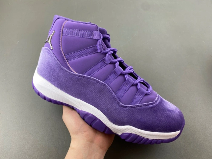 Air Jordan 11 Retro    CT8012-555