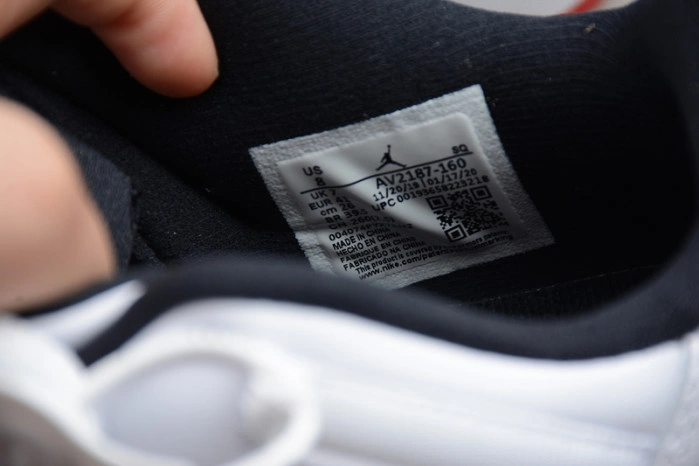 Air Jordan 11 Retro Low Concord Bred  AV2187-160