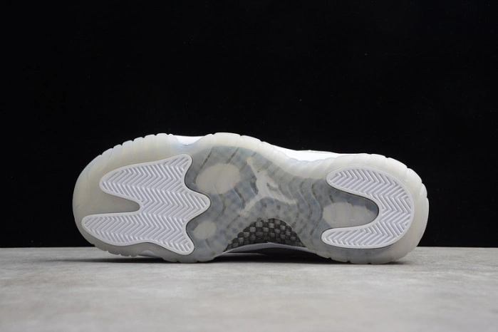 Air Jordan 11 WMNS White Metallic SilverVast Grey AR0715-100