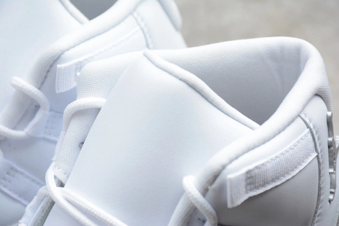 Air Jordan 11 WMNS White Metallic SilverVast Grey AR0715-100
