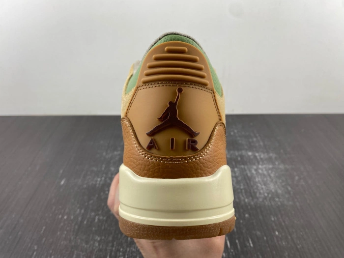 Air Jordan 3 “Green Brown”  CT8532-103
