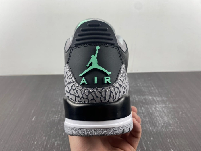 Air Jordan 3 “Green Glow”  CT8532-031