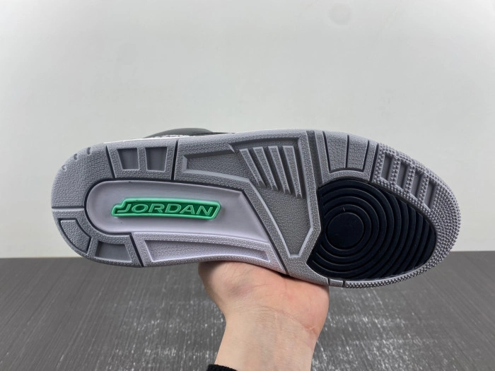 Air Jordan 3 “Green Glow”  CT8532-031