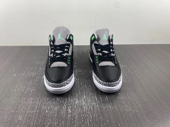 Air Jordan 3 “Green Glow”  CT8532-031