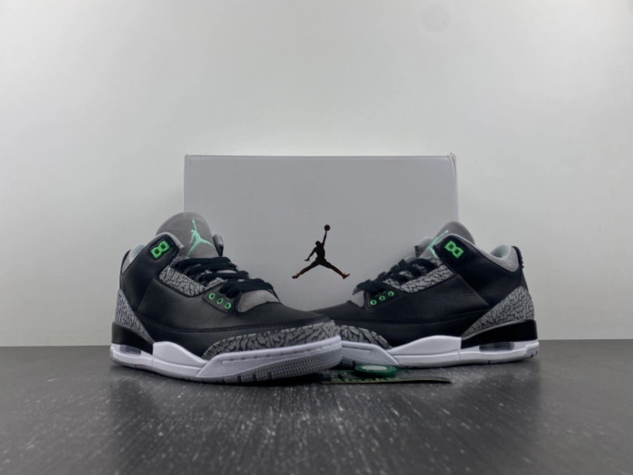 Air Jordan 3 “Green Glow”  CT8532-031