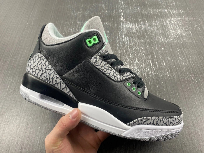 Air Jordan 3 “Green Glow”  CT8532-031