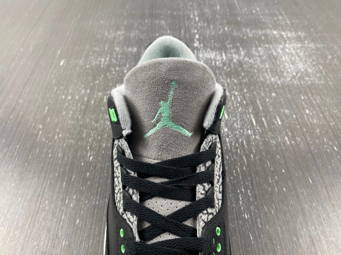 Air Jordan 3 “Green Glow”  CT8532-031