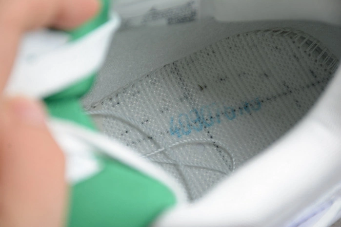 Air Jordan 4 Retro Metallic Green  CT8527-113