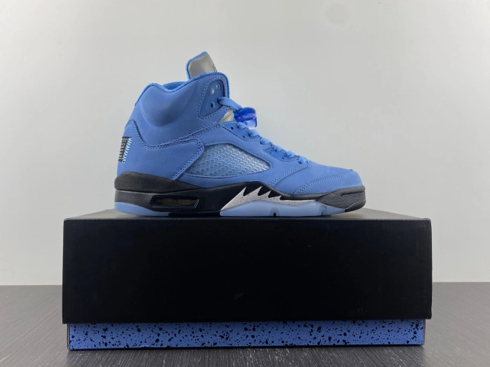 Air Jordan 5 RETRO  “UNC”  DV1310-401