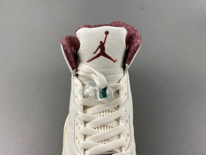 Air Jordan 5 "El Grito" Sail and Dark Pony    HF8833-100