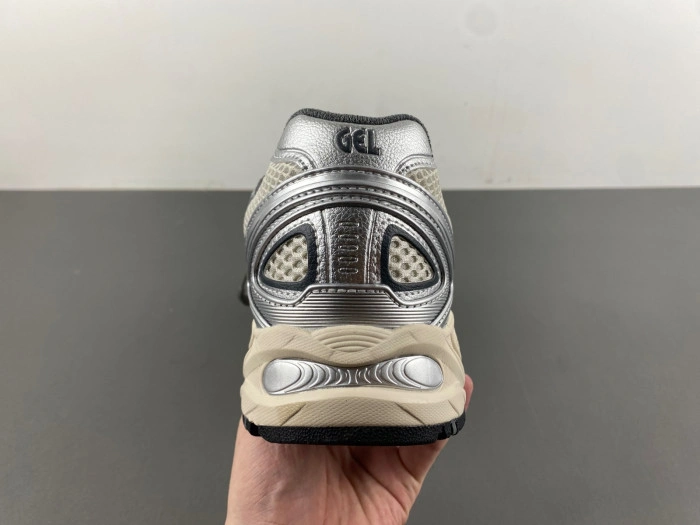 Asics Gel-Kahana TR V4 "White Silver"