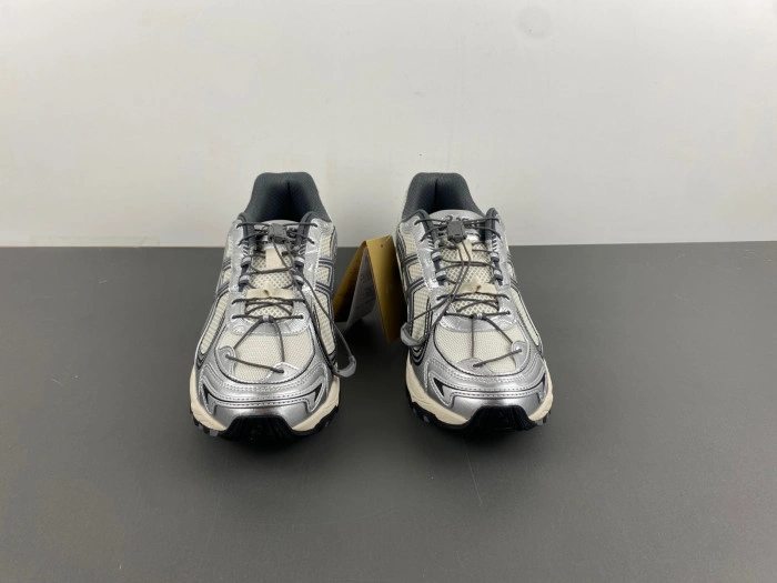 Asics Gel-Kahana TR V4 "White Silver"