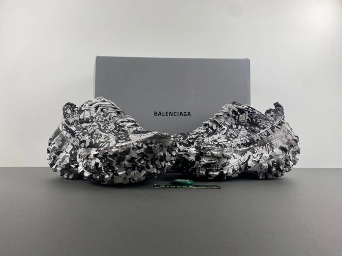 BALENCIAGA Defender