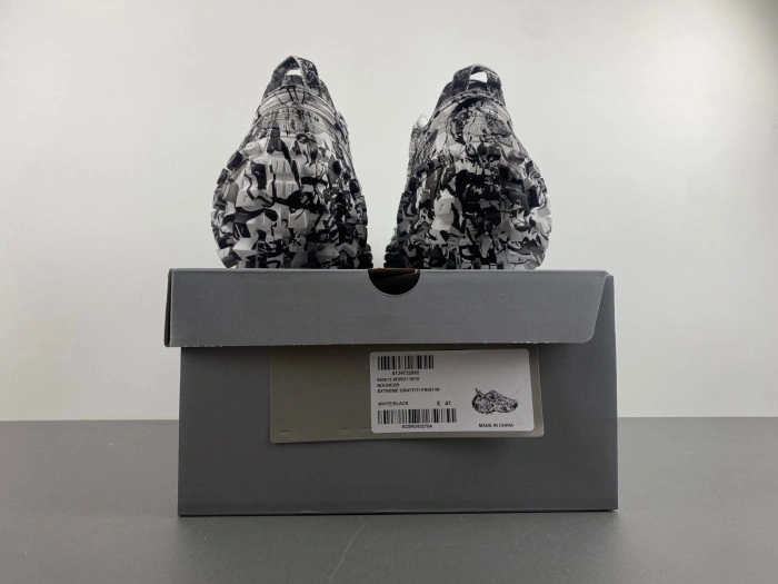 BALENCIAGA Defender