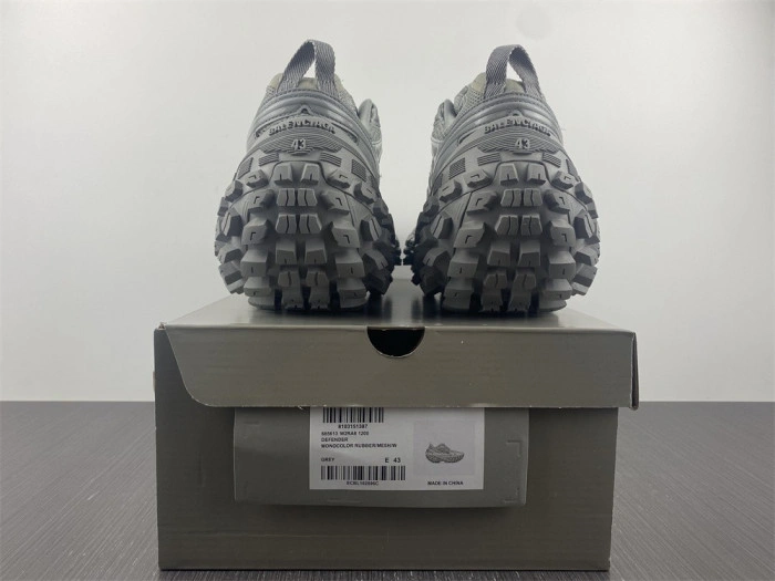 BALENCIAGA Defender