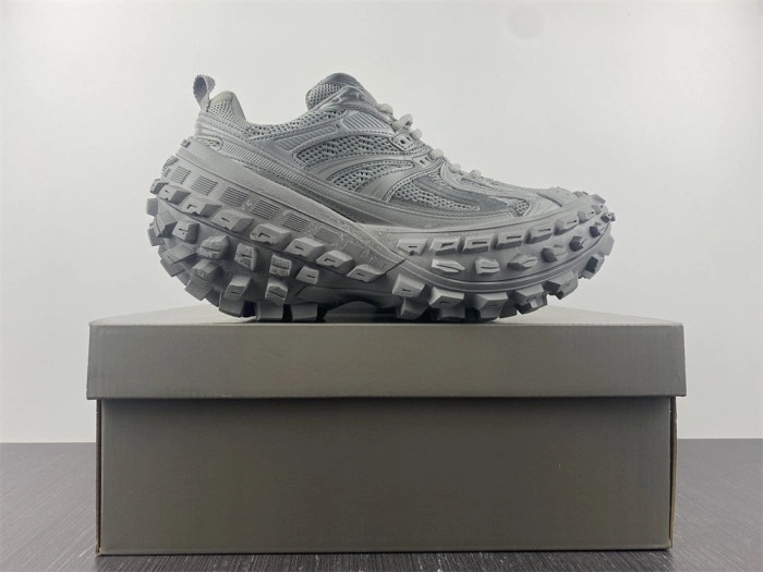 BALENCIAGA Defender