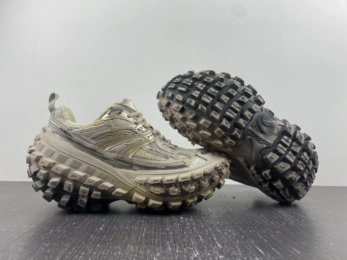 BALENCIAGA Defender