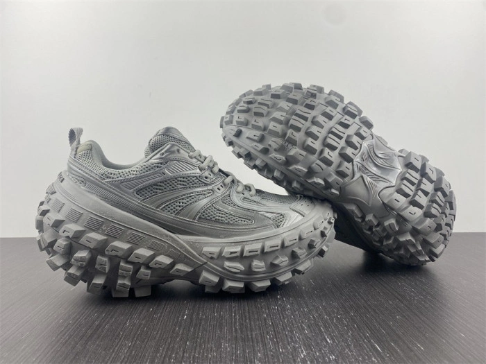 BALENCIAGA Defender