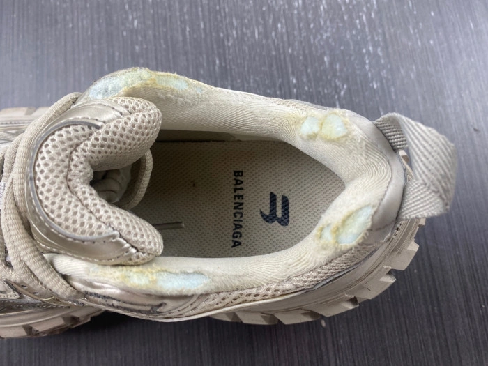 BALENCIAGA Defender
