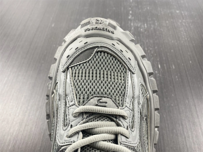 BALENCIAGA Defender