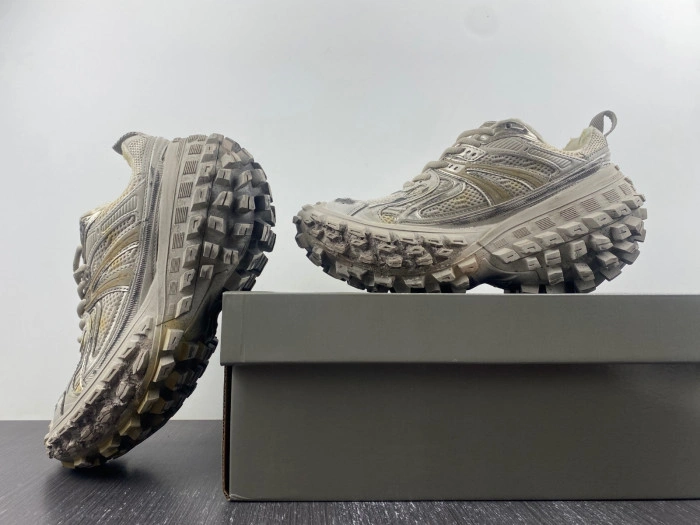 BALENCIAGA Defender