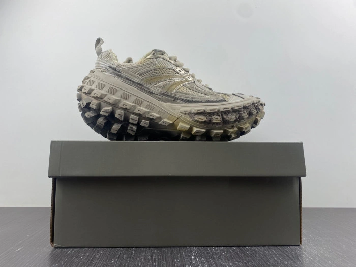 BALENCIAGA Defender