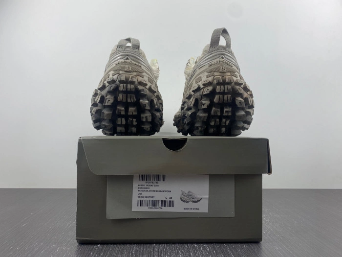 BALENCIAGA Defender
