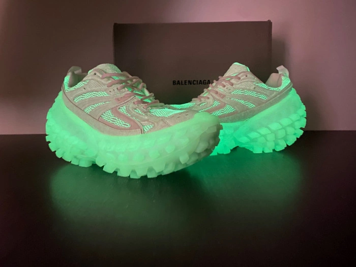 BALENCIAGA Defender