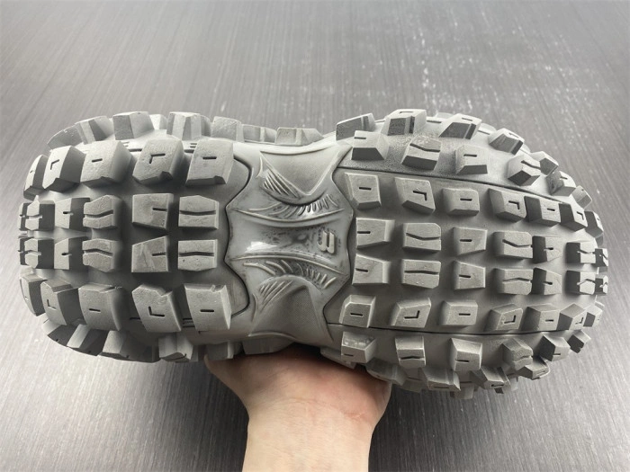 BALENCIAGA Defender