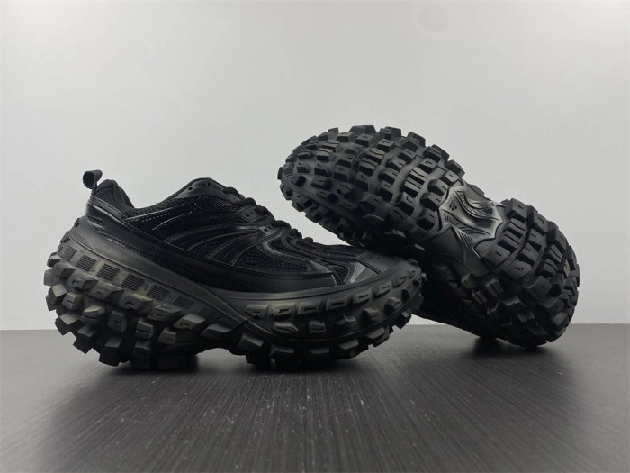 BALENCIAGA Defender