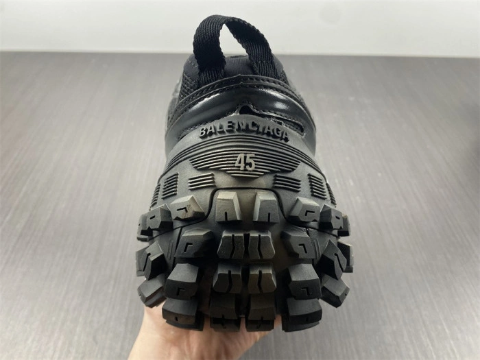 BALENCIAGA Defender