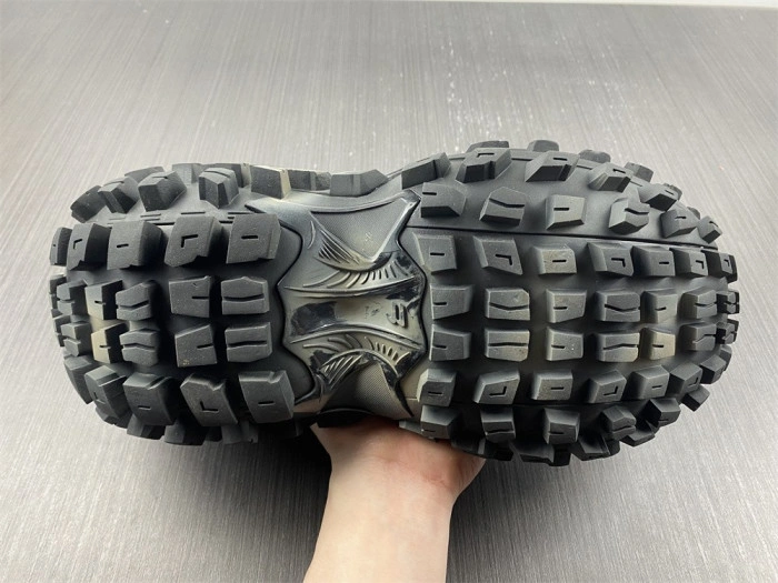 BALENCIAGA Defender
