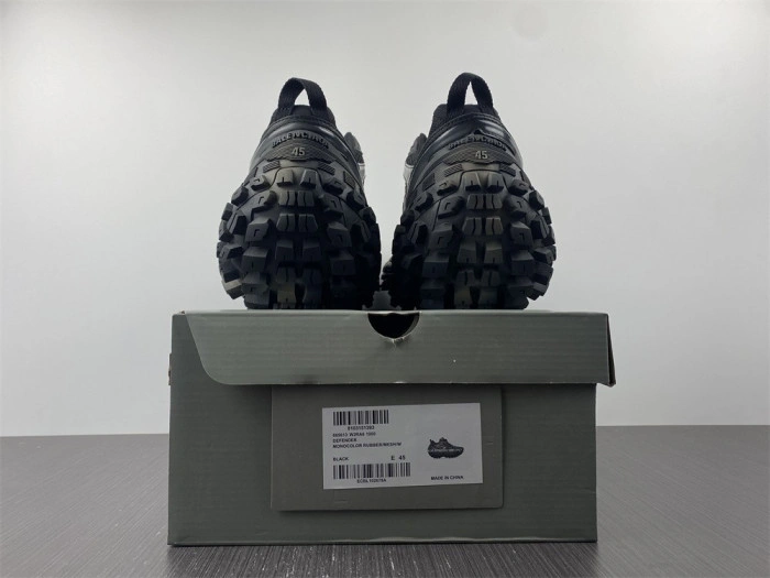 BALENCIAGA Defender
