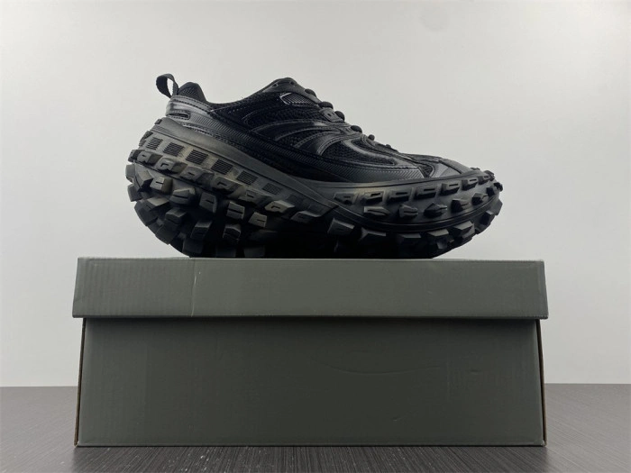 BALENCIAGA Defender