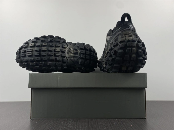 BALENCIAGA Defender