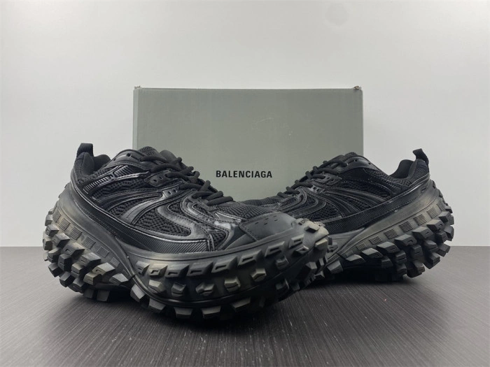 BALENCIAGA Defender
