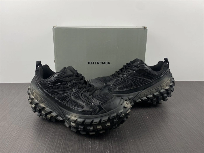 BALENCIAGA Defender