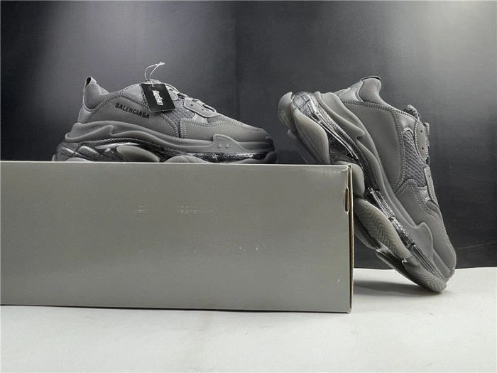 BALENCIAGA Sneaker Triple.s.Gomma Dark Grey 541624 W2GA1 1801
