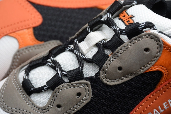 BLCG TRIPLE TRAINER 'BLACK ORANGE' 541624 W09E1 1766
