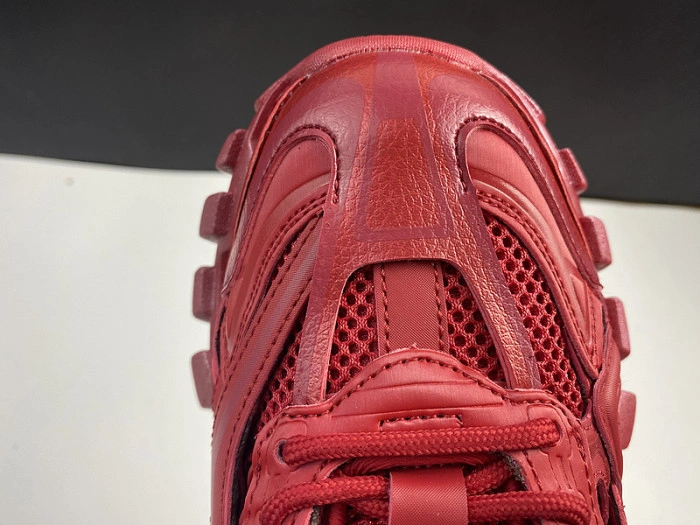 BLCG Track.2 Pearl Red 570391 W2GN3 2029