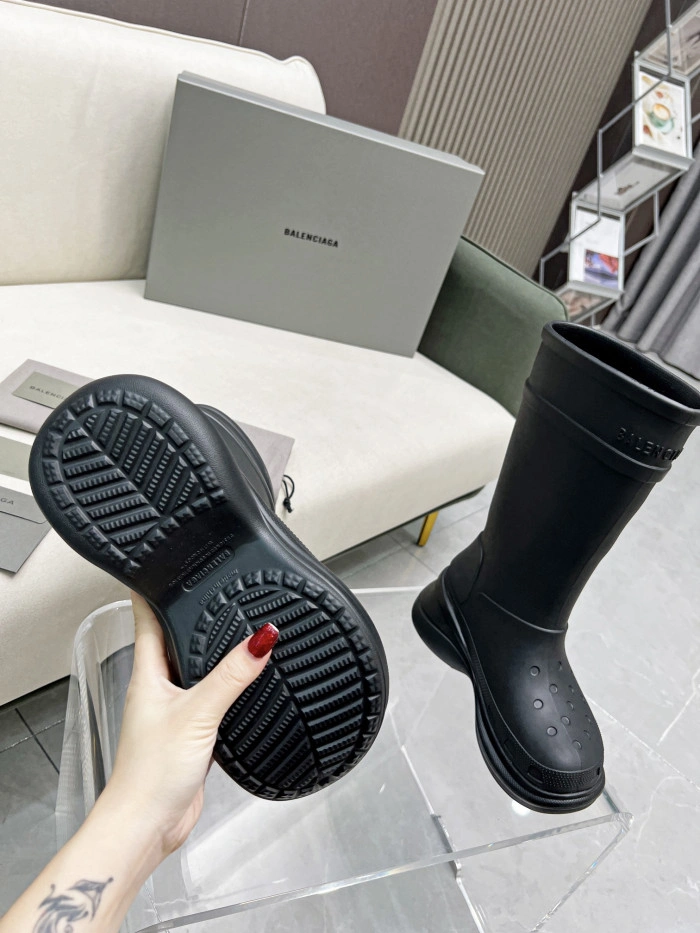 Balenciaga x Crocs Boot Black (W) 677388W1S8E1000