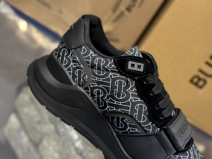 Burberry-Vintage Sneaker