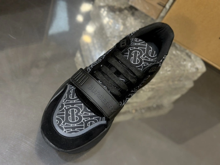 Burberry-Vintage Sneaker