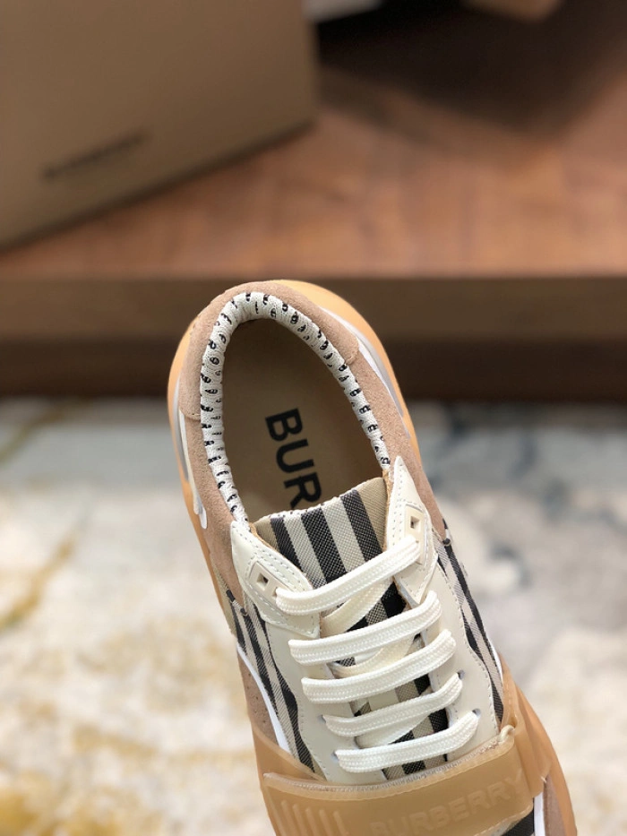 Burberry-Vintage Sneaker