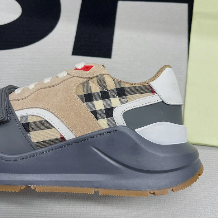 Burberry-Vintage Sneaker
