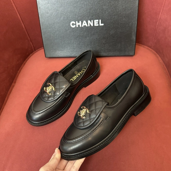 CH@NEL SNEAKERS