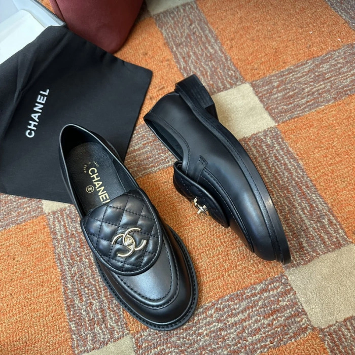 CH@NEL SNEAKERS